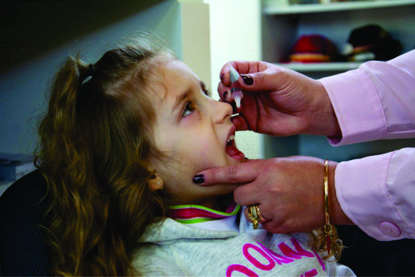 Crianças com idade entre um e cinco anos incompletos devem receber as doses