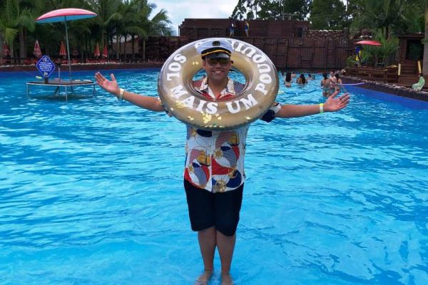 O jornalista Bernardo Guedes comemorou o aniversário na área vip do Acqua Lokos