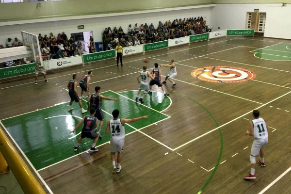 Unico disputa título gaúcho nesta sexta