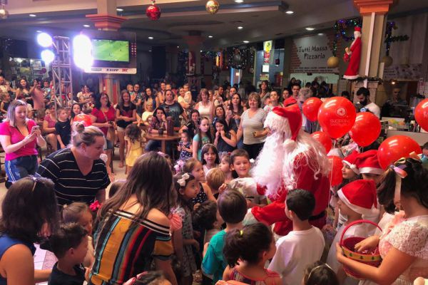 Papai Noel tem feito a alegria da criançada