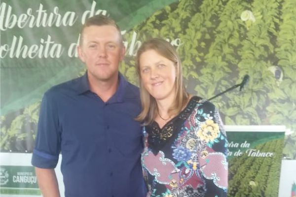 Renato Bohm Blank e Patrícia Blank abriram as portas de sua propriedade para a abertura da colheita