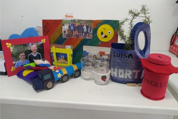 Alunos do Turno Integral produziram os presentes do amigo-secreto com material reciclável