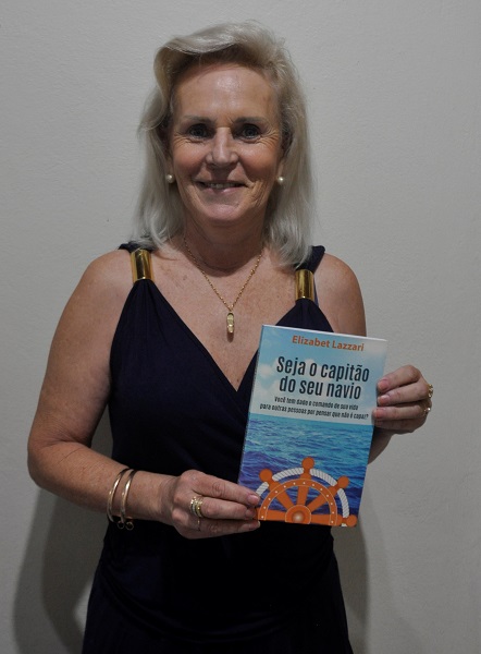 Elisabet lança livro de autoconhecimento