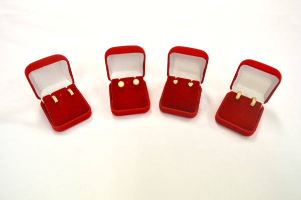 Brincos adultos e infantis