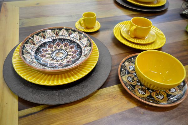 Variedade em louas de porcelana e vidro