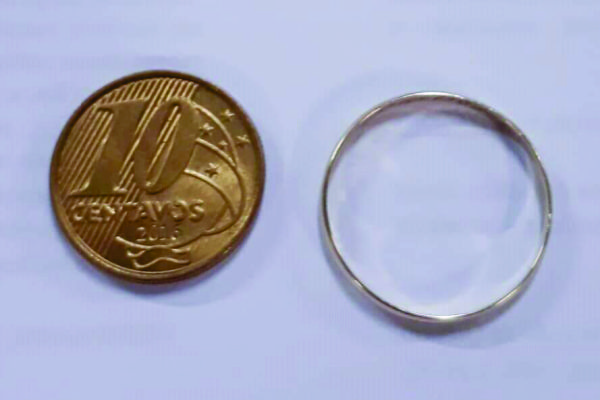 Anel foi encontrado em volta de uma moeda de R$ 0,10 centavos
