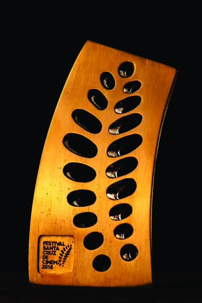 O Troféu Tipuana remete um ramo da árvore e será entregue aos vencedores do 1º Festival de Cinema Santa Cruz