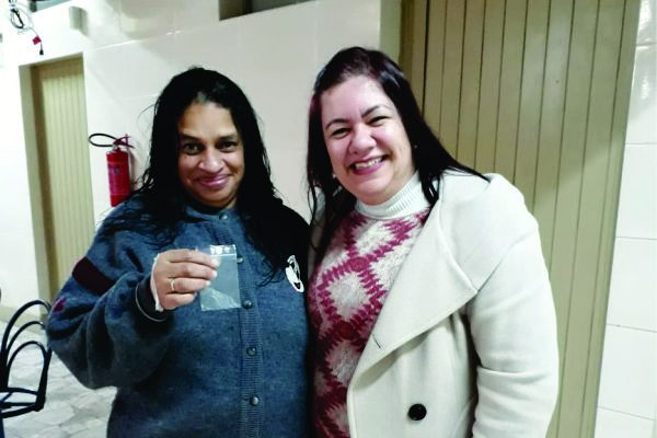 Na tarde de sexta-feira, Rejane fez a entrega da aliança encontrada para Elisamar