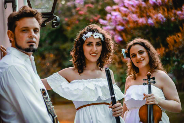 Grupo instrumental dedicado à interpretação e arranjos de música principalmente irlandesa