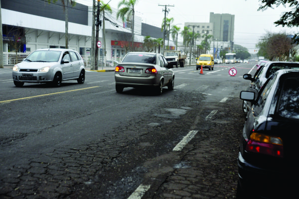 Quem vem da Zona Sul precisa dobrar na Rua Capitão Fernando Tatsch
