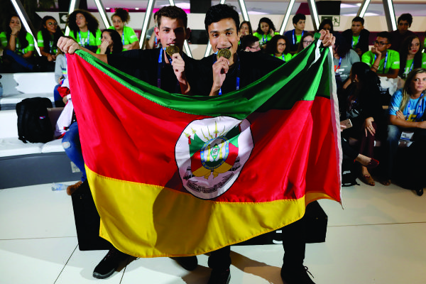 Robótica Móvel: Ficamos muito contentes por termos alcançado o primeiro lugar. Nosso objetivo era ser campeão, e agora poder representar o Brasil no Worldskills Kazan 2019