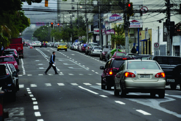 Na sexta-feira, mudança foi feita na Rua Assis Brasil, e durante o fim de semana, em trecho da Rua Ernesto Alves (foto)