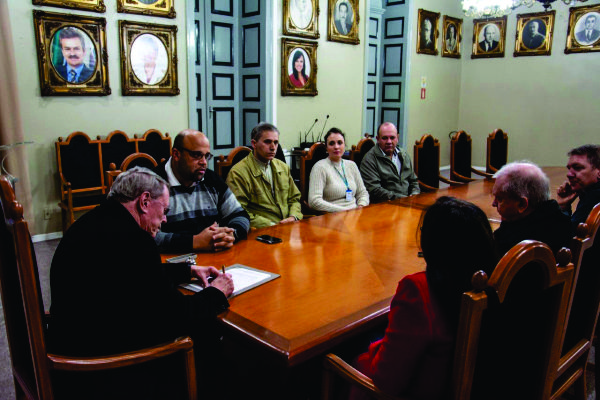 Poderão participar da licitação, instituições financeiras públicas ou privadas