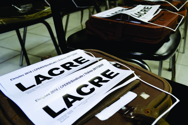 Para votar, basta apresentar um documento com foto, além da carteira de sócio ou contracheque