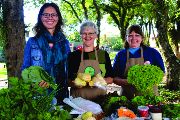 Daiana Horbach Rieth, Ane Lore Schweickardt e Eldi Weremeier Kist, mulheres que produzem alimentos saudáveis e sem veneno e disponibilizam à comunidade