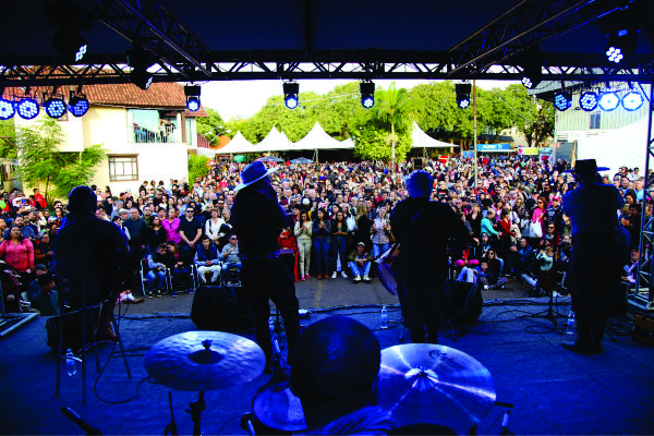 Show de Os Fagundes foi uma das principais atrações do fim de semana