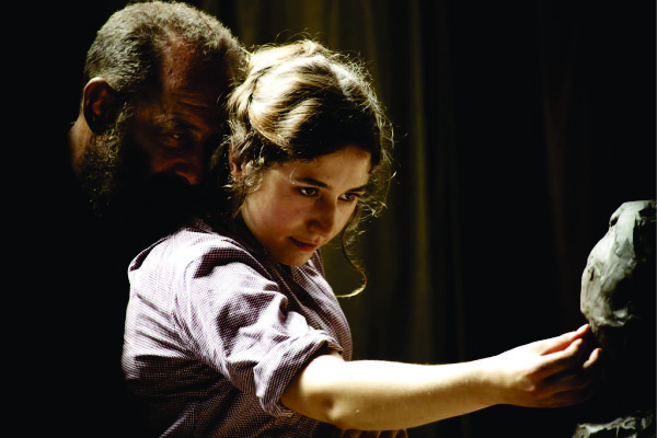 Rodin acaba se apaixonando por sua aprendiz Camille