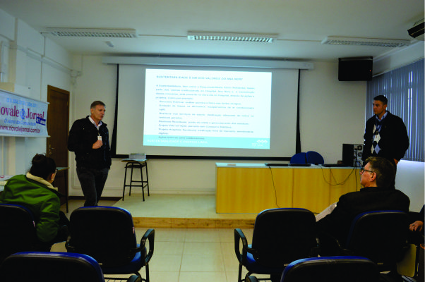 Diretor Executivo do Hospital Ana Nery, Gilberto Antonio Gobbi, e o Coordenador Financeiro, Rafael de Souza Lau