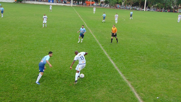 Bom Jesus (camisetas brancas) está a um empate da final  