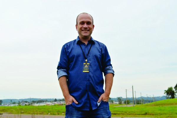 Um corretor de im—veis deve se manter atualizado com as novas tendncias do mercado e tambŽm procurar sempre satisfazer as expectativas de seus clientes