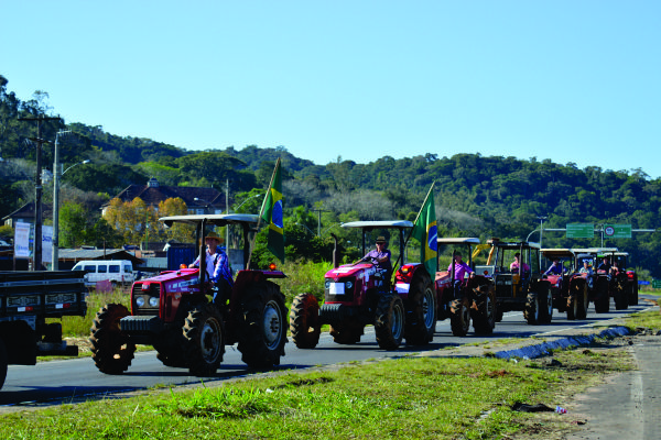 Produtores rurais se aliaram aos caminhoneiros e manifestaram na manhã de sexta e na tarde de segunda-feira 