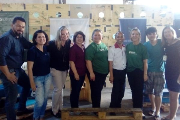 Organizadores, apoiadores e professores na Mostra Regional