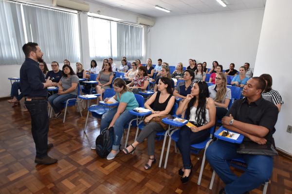 Daltro Feil compartilhou com o grupo sua experiência profissional