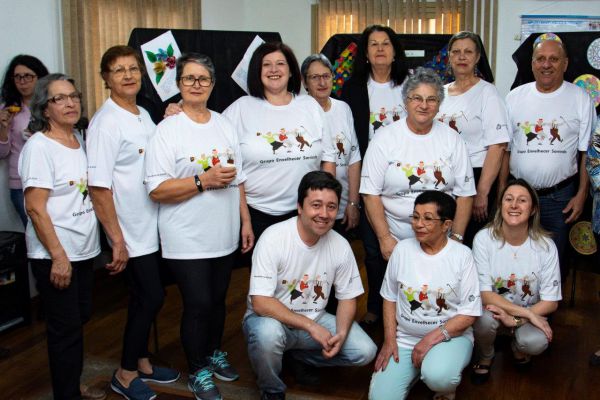 Participantes do projeto Envelhecer Sorrindo expuseram seus trabalhos artesanais e de memória desenvolvidos nas oficinas