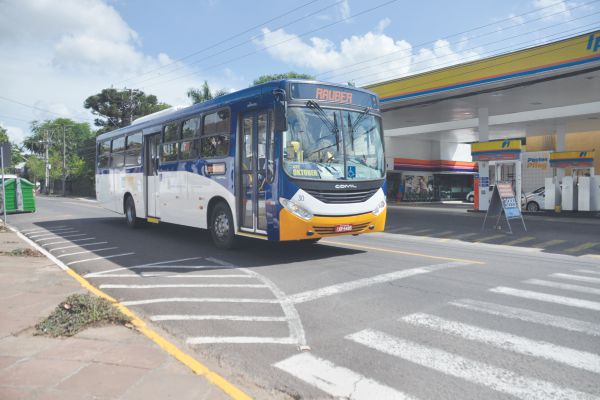 O Consórcio TCS informou que os ônibus da Statdbus e TC Catedral funcionarão nesta sexta-feira, 12, com horário de domingo.