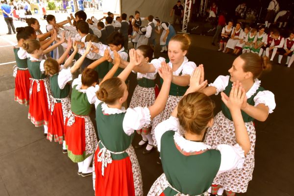 A maior festa germânica do Rio Grande do Sul teve como ponto alto as atrações culturais como apresentações de danças folclóricas