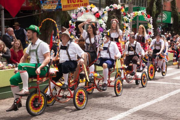 O desfile de domingo contou com um público de mais de 40 mil pessoas