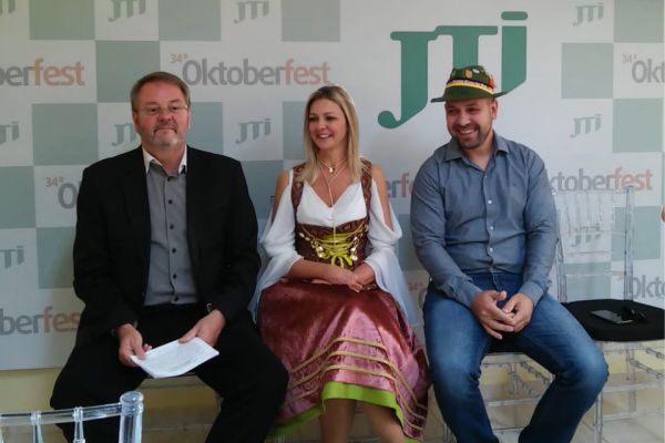Avaliação foi feita pelo presidente da Assemp, Léo Schwingel, junto da presidente da 34ª Oktoberfest, Andreia Mundstock e do vice-presidente de eventos da Assemp, Marcio Martins