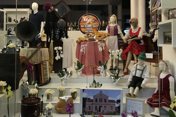 3º Lugar - Iria Calçados