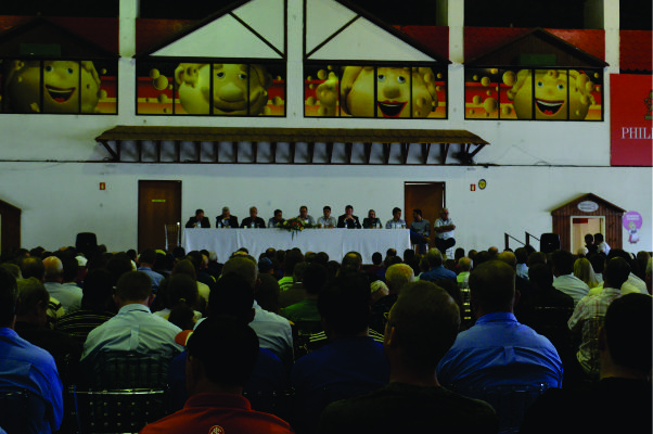 Audiência pública aconteceu no Pavilhão Central no Parque da Oktoberfest