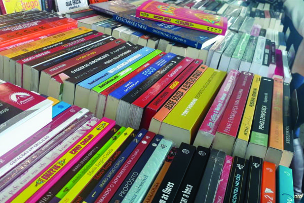 Comunidade tem até o domingo, dia 9, para conferir as atividades culturais e os livros da feira