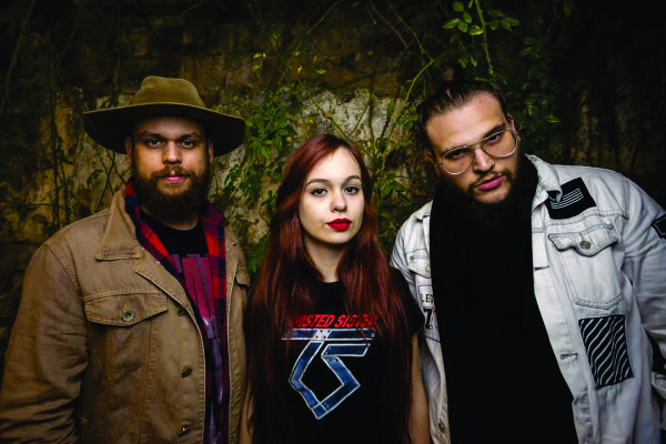 A Banda Playsound se apresenta após a Família Lima no Poliesportivo