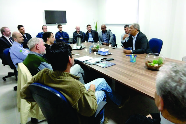 Engenheiro Luiz Afonso Senna falou com as lideranças locais