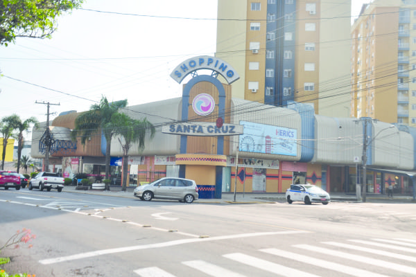 Localizado no bairro Santa Inácio, Shopping Santa Cruz é local de passagem de centenas de pessoas diariamente