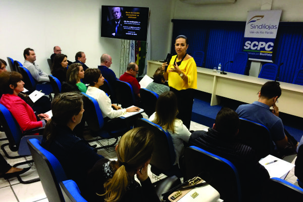 Patrícia Palermo palestrou sobre as dúvidas e as certezas da economia brasileira