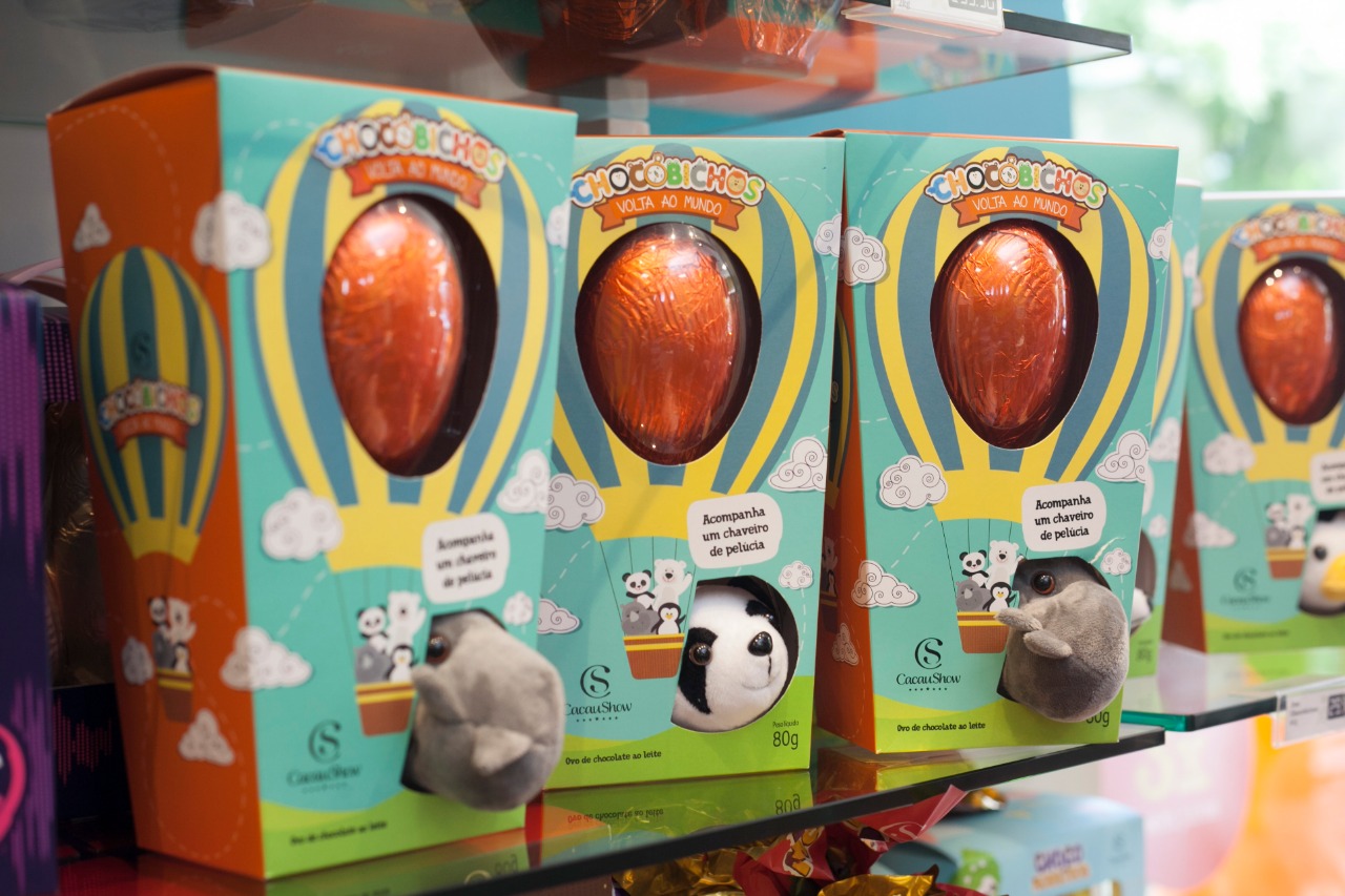 H‡ chocolates para as crianas com diversos brinquedos 