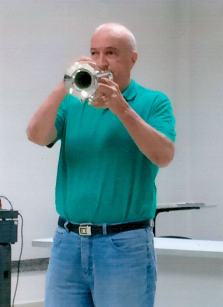 Donato Weis toca trompete desde os 12 anos