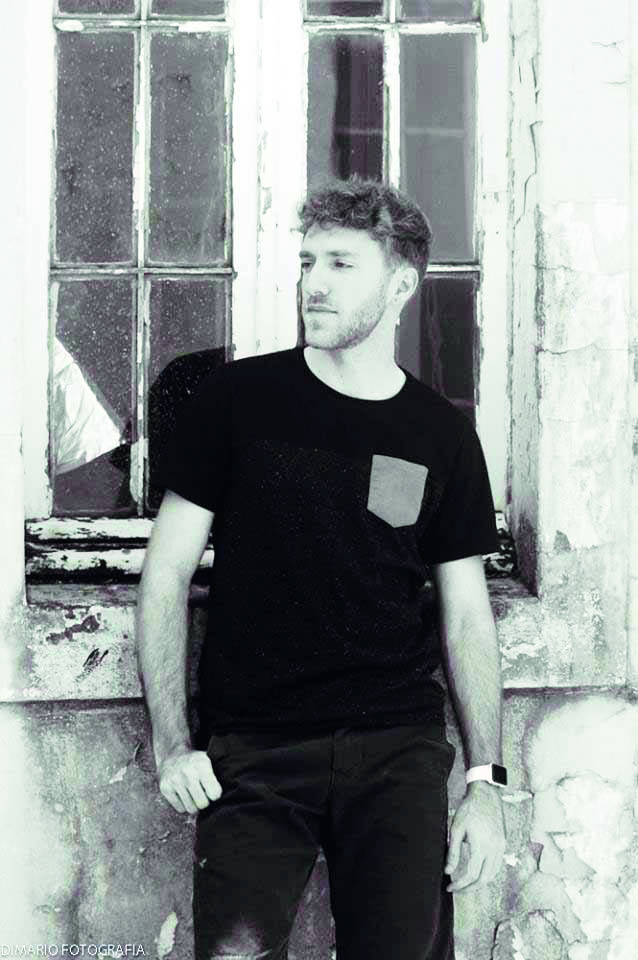 Di Mario fotografou o modelo Fidel Helfer na parte superior da Casa Regina Simonis