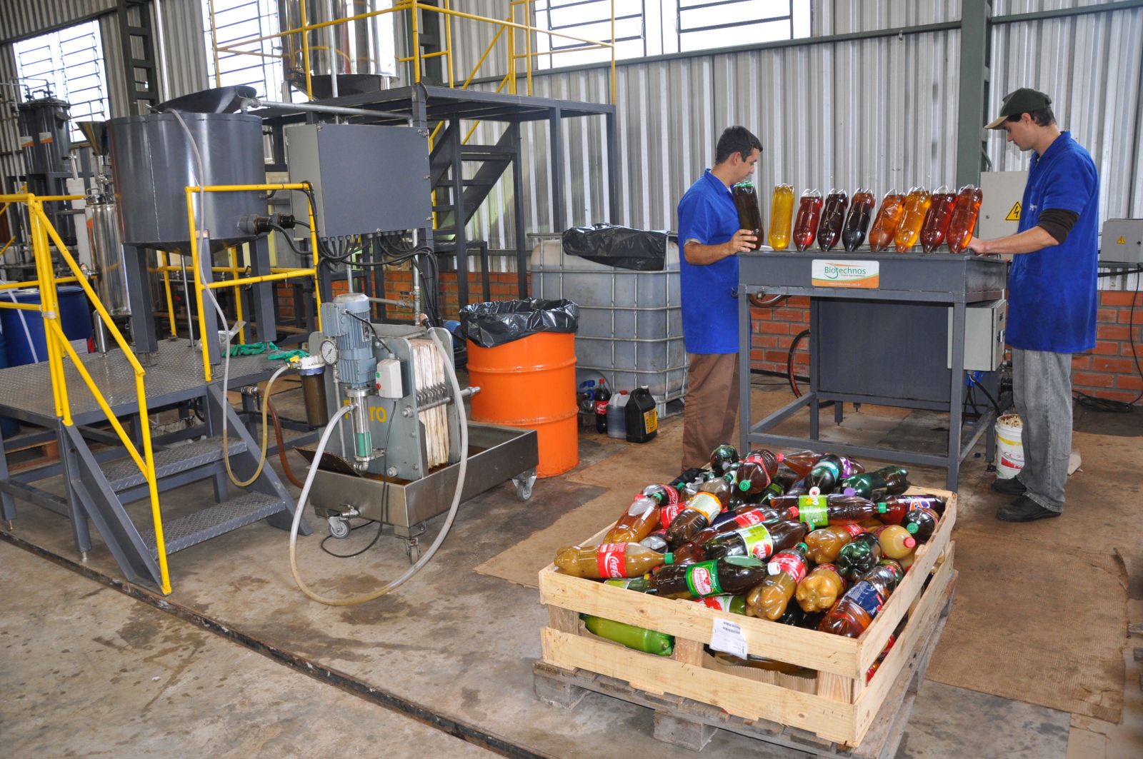 Óleo saturado coletado é transformado em biodiesel