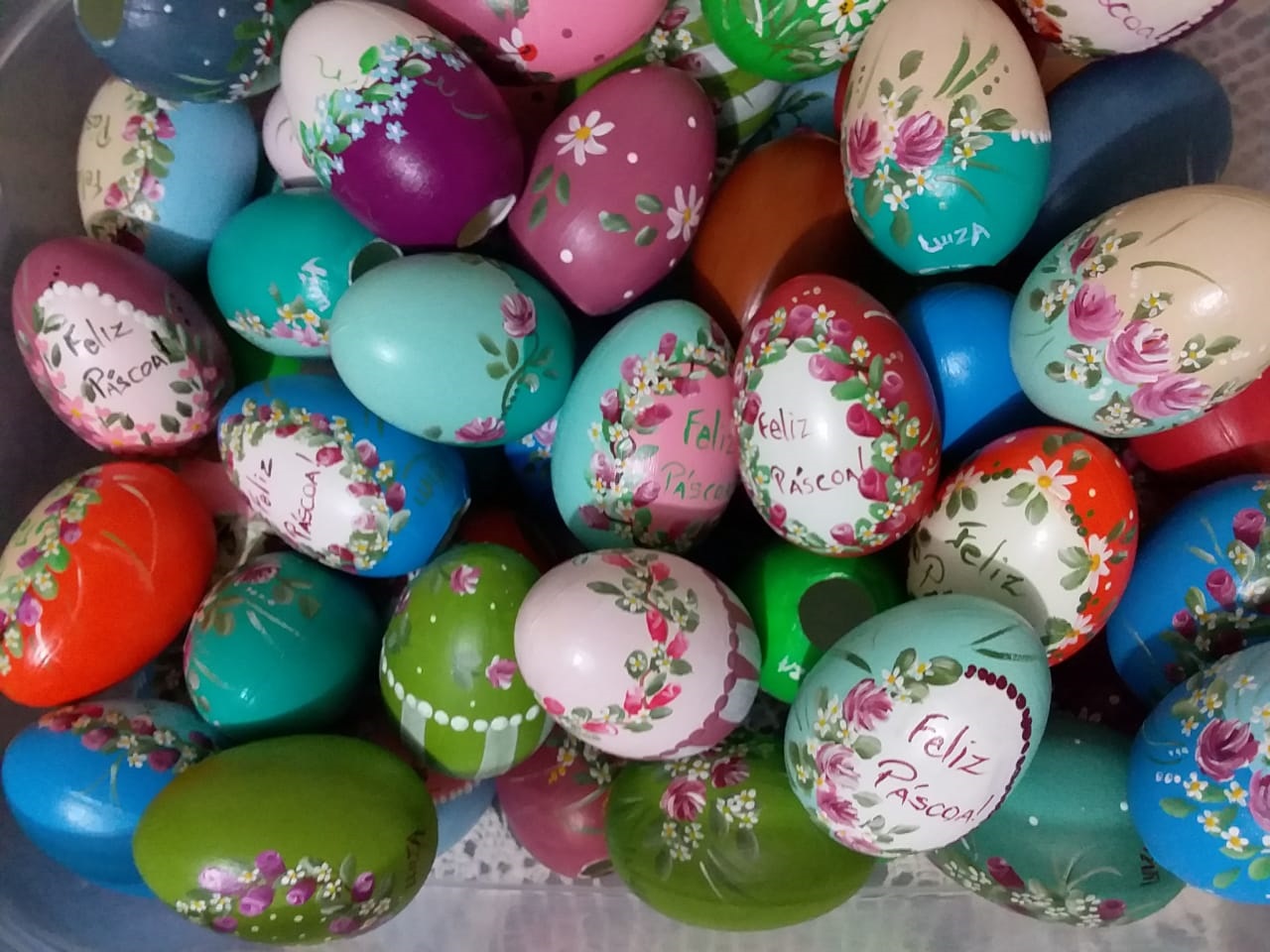 Muito mais que um presente, os ovos pintados ˆ m‹o simbolizam prote‹o e longevidade