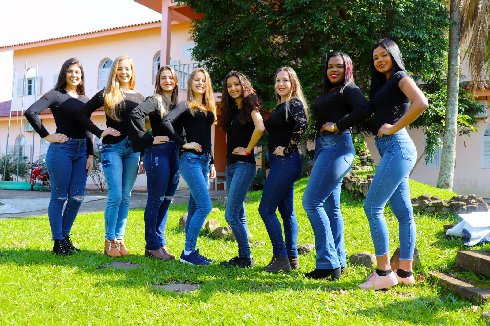 Meninas entre 15 e 22 anos disputam os títulos de rainha e princesas de Novo Cabrais