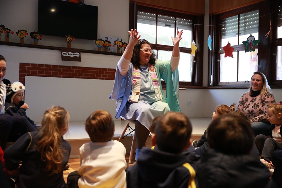 Léla Mayer trocou experiências com os pequenos da Educação Infantil até o 6º ano do Ensino Fundamental sobre seus livros 