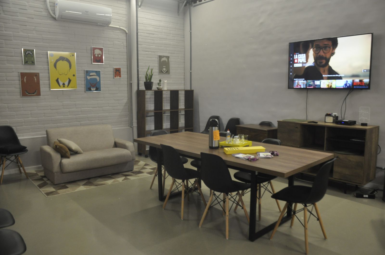 Sala de reuniões também pode ser locada ou ocupada pelos coworkers