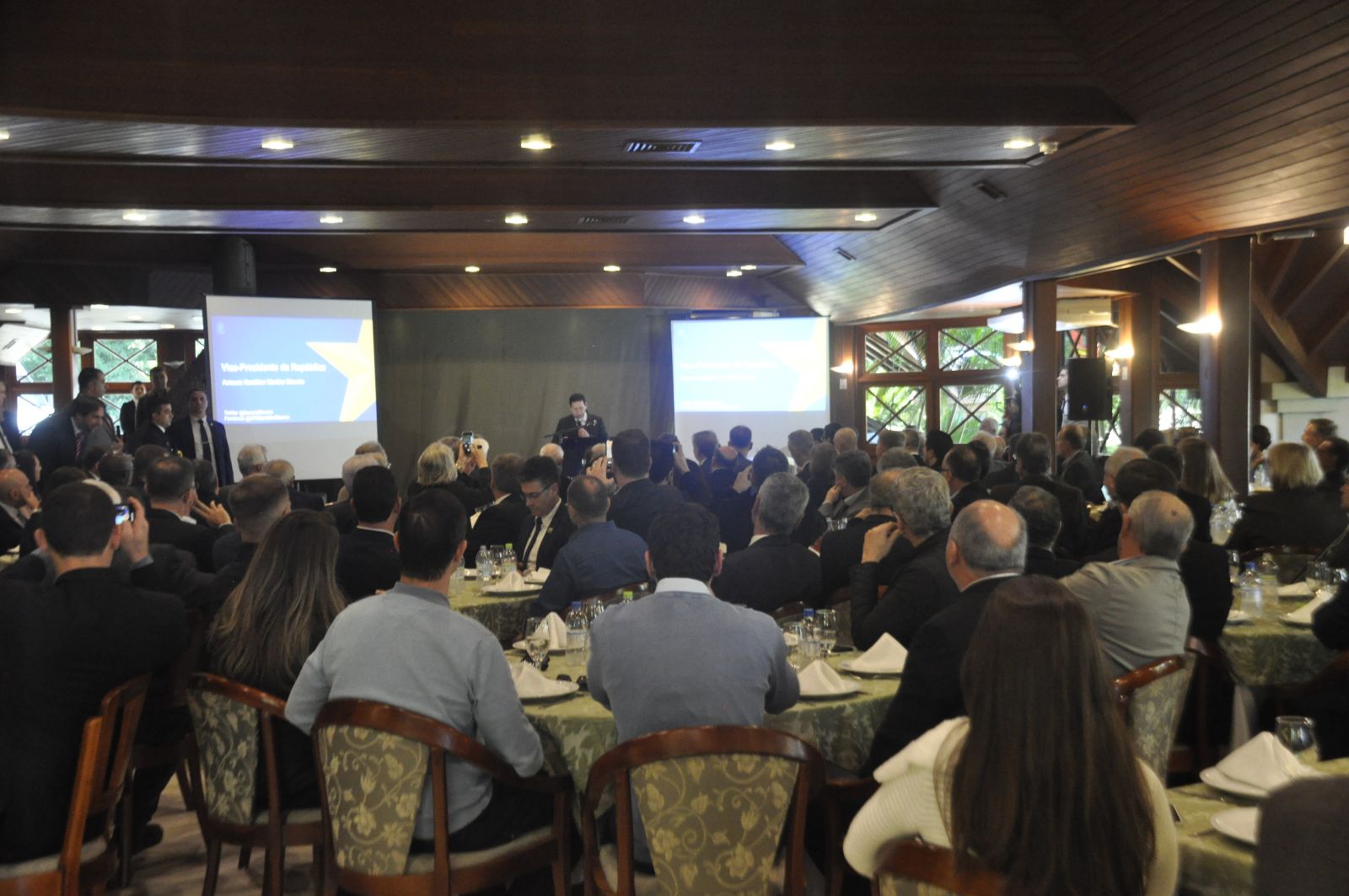 Palestra ocorreu no Restaurante do Hotel çguas Claras Higien—polis
