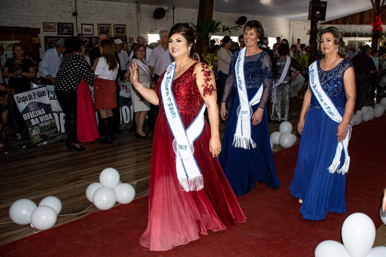 Lena Ribeiro, de 60 anos, de Santa Cruz do Sul, é a rainha que representará a região pelos próximos dois anos