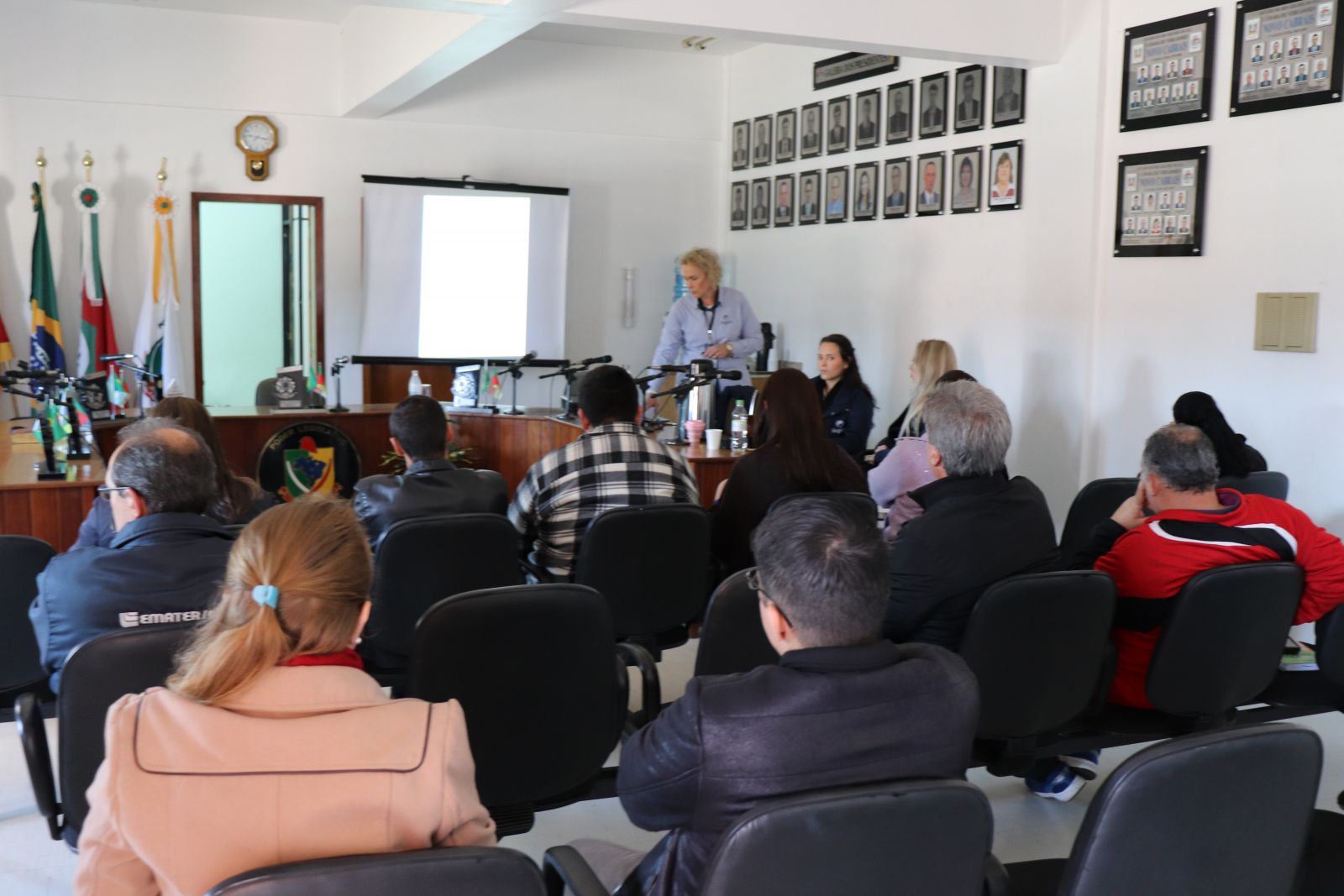 Na reunião na Câmara de Vereadores foram apresentados os produtos para elaboração do novo plano municipal